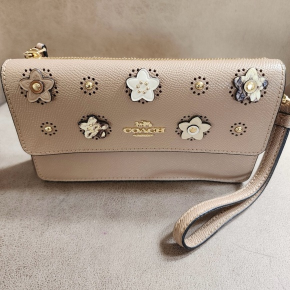 Coach Handbags - Coach Flower Fold-Over Wristlet/Clutch EUC